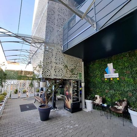 Apartments Steel Residence- Tesla Drive Experience 蒂米什瓦拉 外观 照片