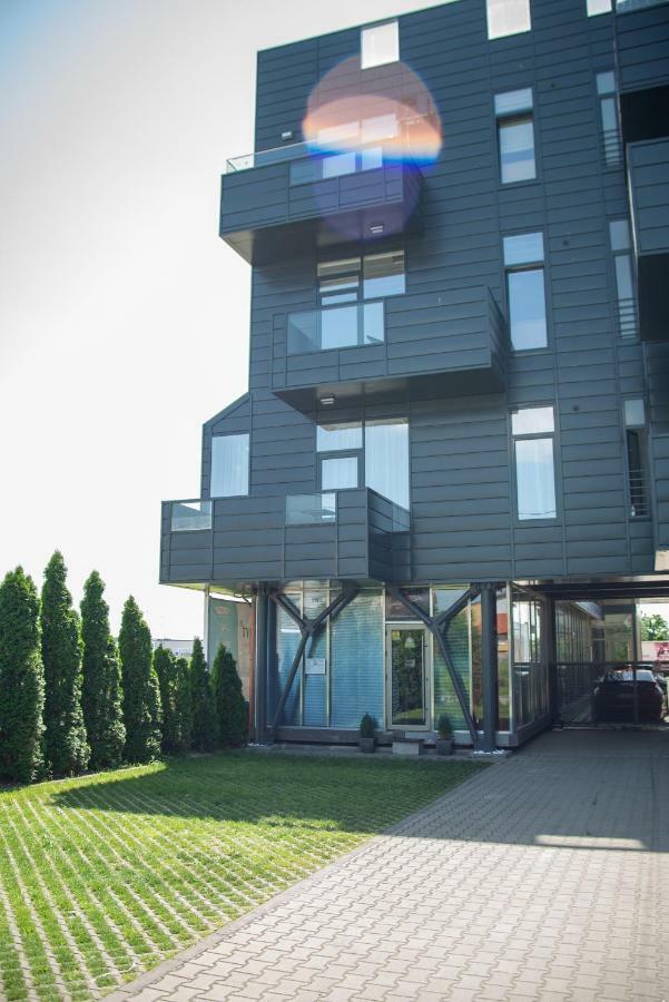 Apartments Steel Residence- Tesla Drive Experience 蒂米什瓦拉 外观 照片